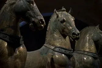 Three bronze horse status